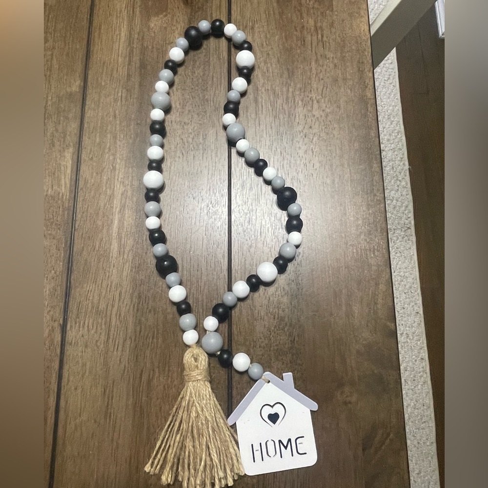 Handmade beaded home - Picture 1 of 3